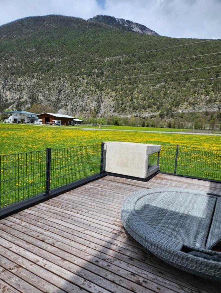 Deluxefort Fuer 10 Gaeste Mit Eigenem Whirlpool Und Fasssauna Imst Kültér fotó